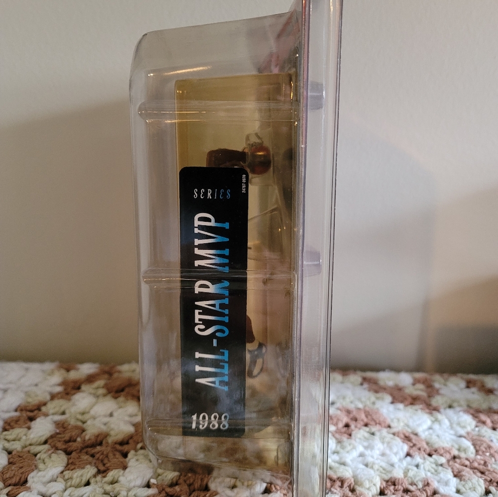 Michael Jordan figure ERROR MINT Condition Limted Edition - Picture 5 of 6